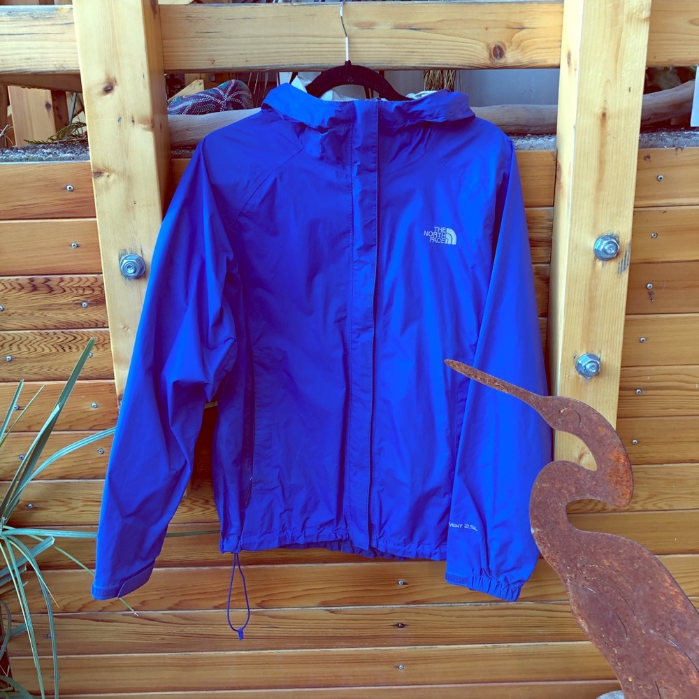 THE CLASSIC NORTHFACE RAIN JACKET!!